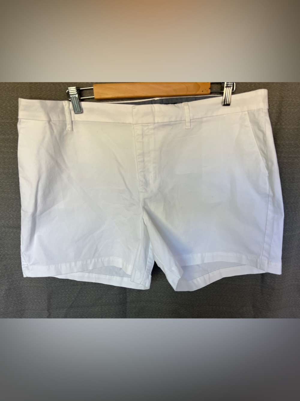 Tommy Hilfiger White Women’s Bermuda Shorts front/back pockets size 16